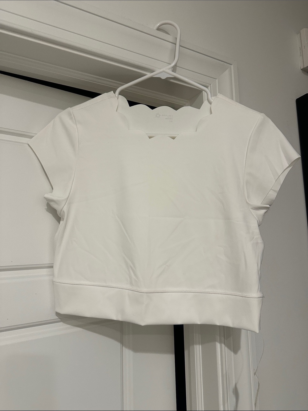 Aerie Offline Women's white Scallop Neck Short Sleeve Cropped Workout Top NWT